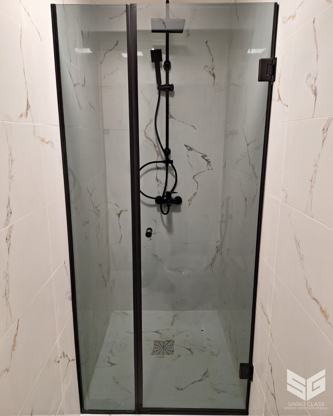 Tuš kabine između dva zida – na baglame